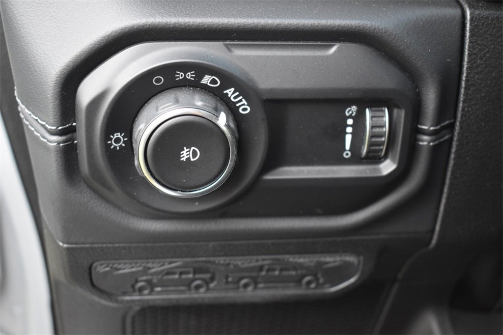 Used 2024 Jeep Wrangler Unlimited Rubicon w/ Technology Group image 24