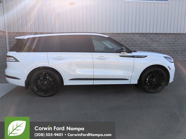 Used 2025 Lincoln Aviator Reserve w/ Equipment Group 201A AWD/4WD image 2