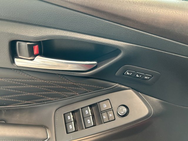 Used 2021 Toyota Avalon Limited w/ Advanced Safety Package image 9