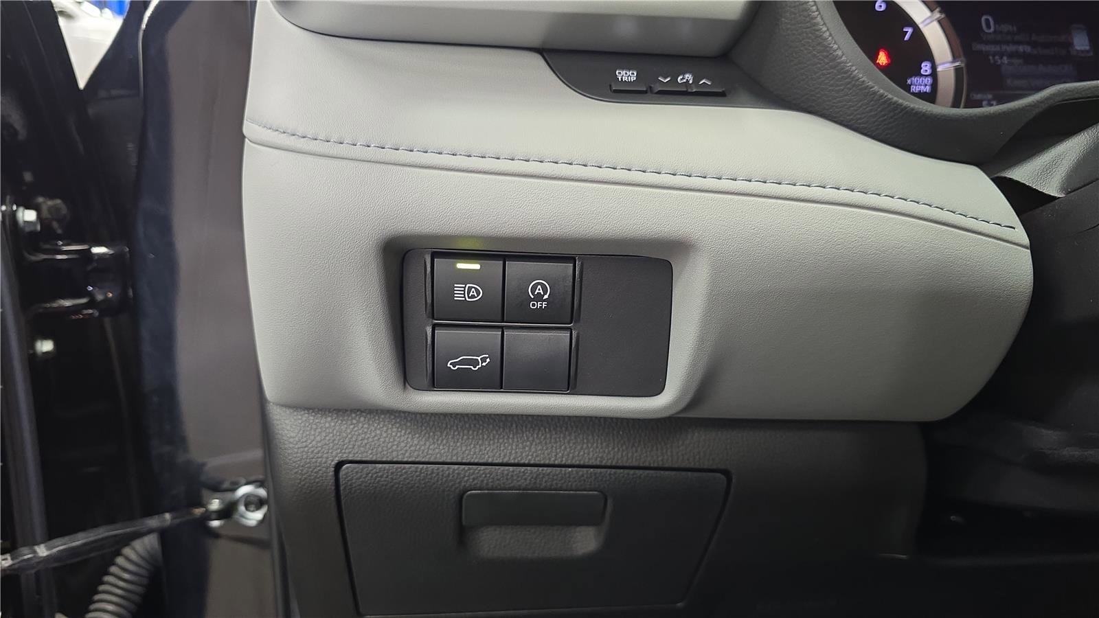 Used 2024 Toyota Highlander LE AWD/4WD image 25