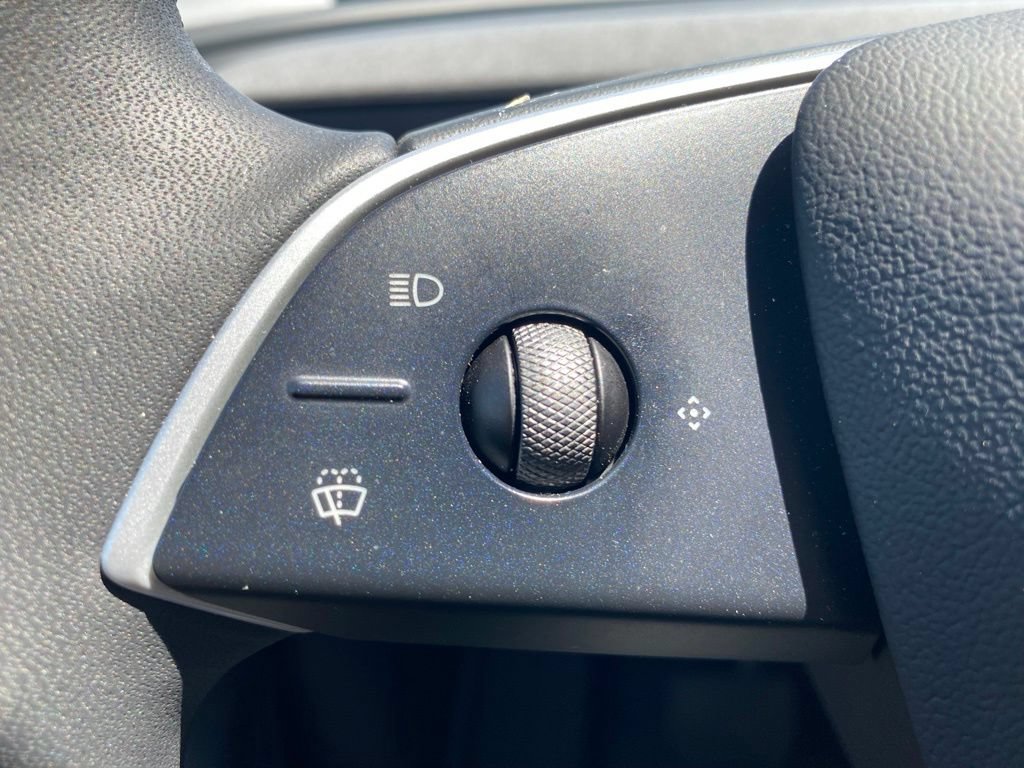 Used 2026 Tesla Model Y 2WD image 16