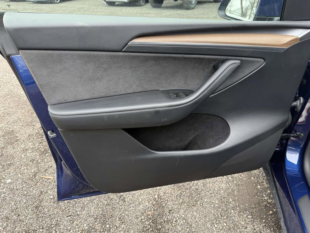 Used 2023 Tesla Model Y Long Range image 21