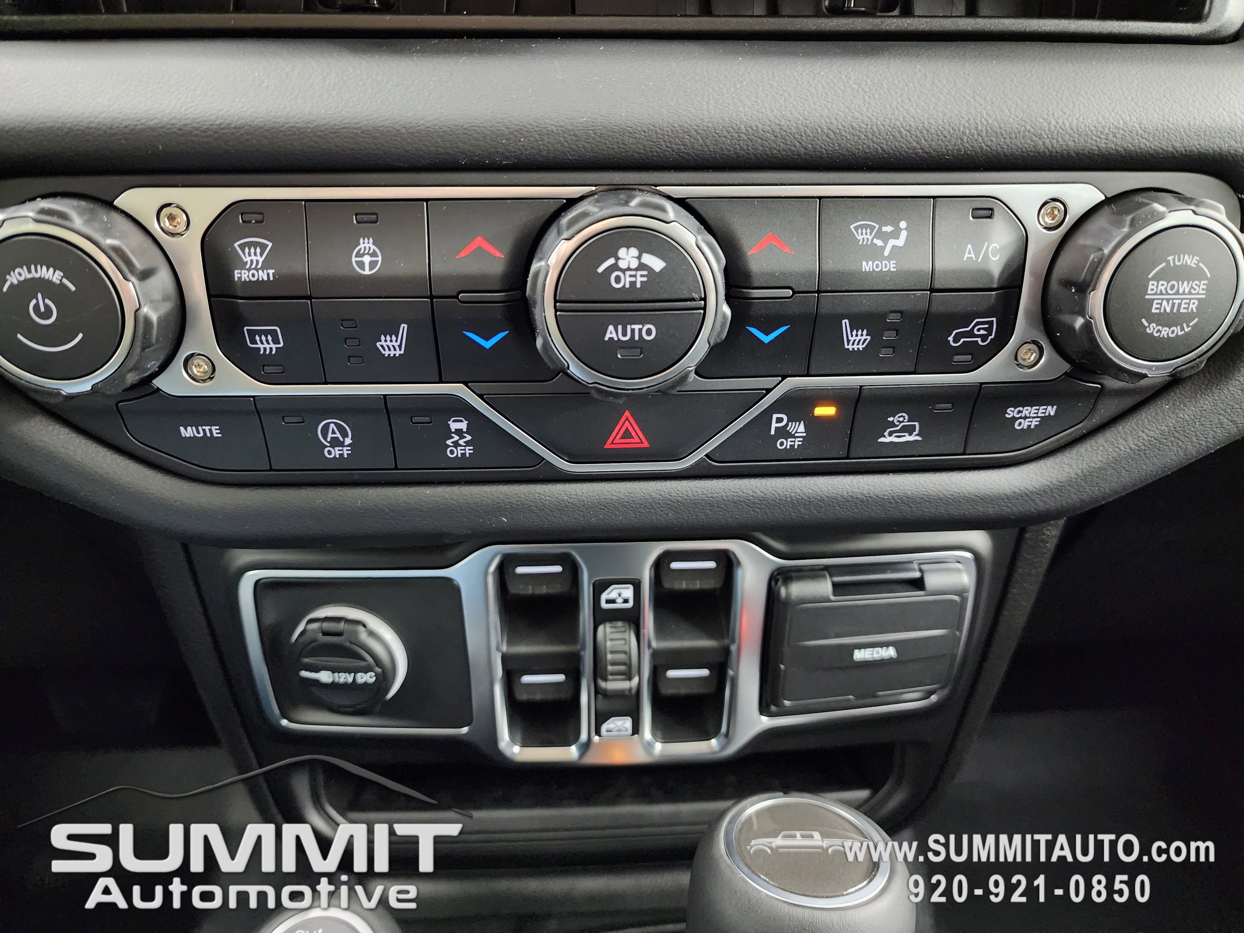 New 2026 Jeep Gladiator Sahara image 15