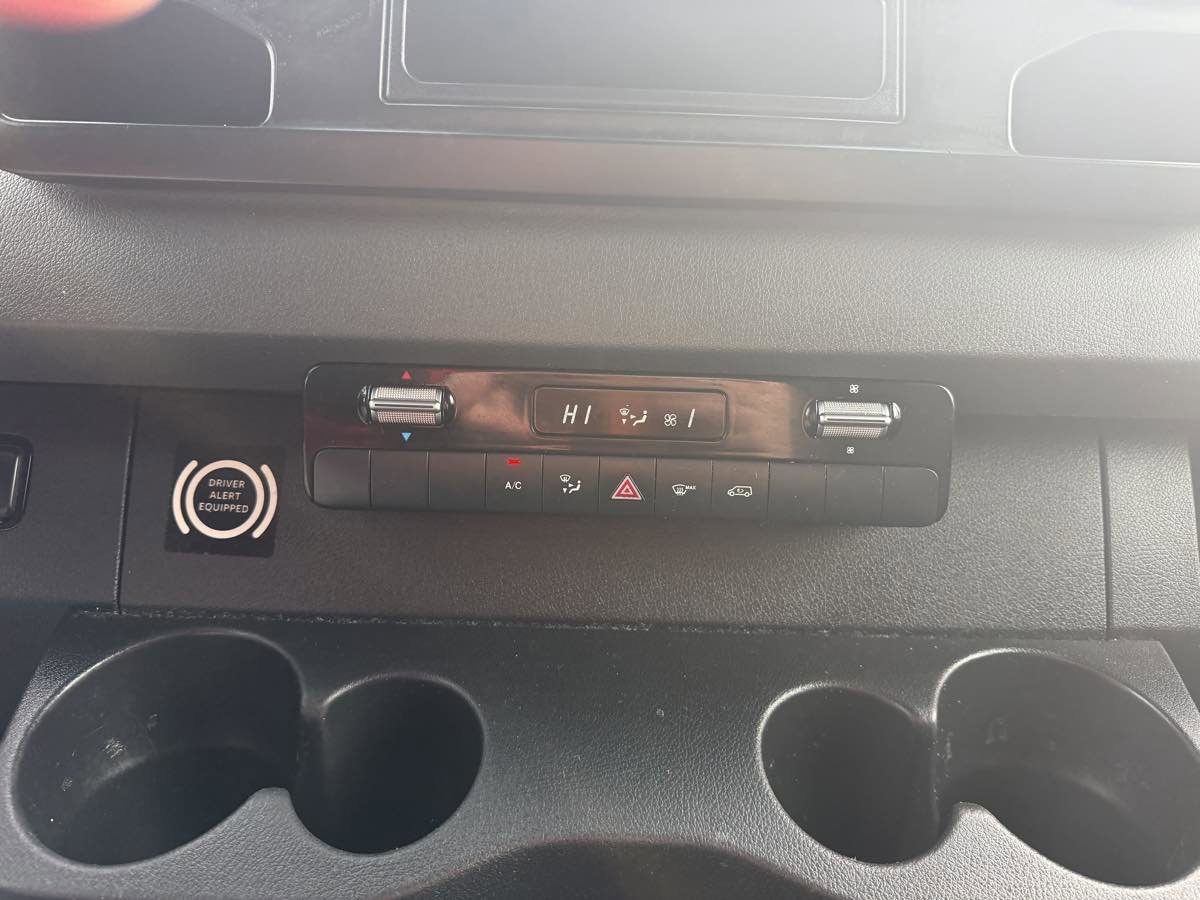 Used 2019 Mercedes-Benz Sprinter 144 image 26