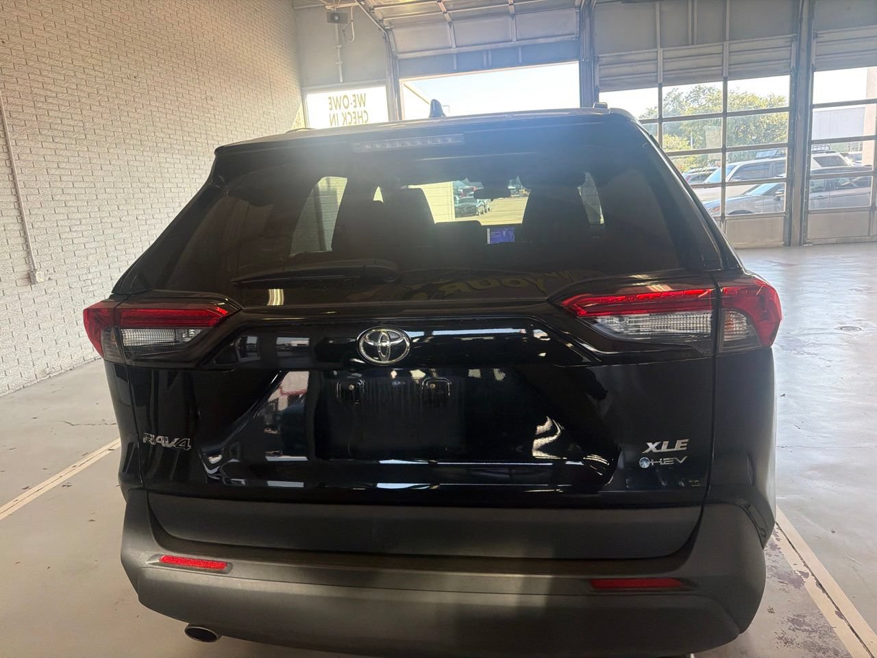 Used 2025 Toyota RAV4 XLE AWD/4WD image 5