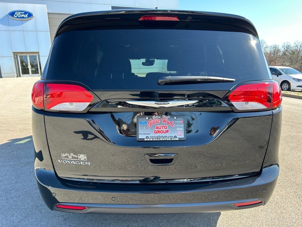 New 2025 Chrysler Voyager LX image 5