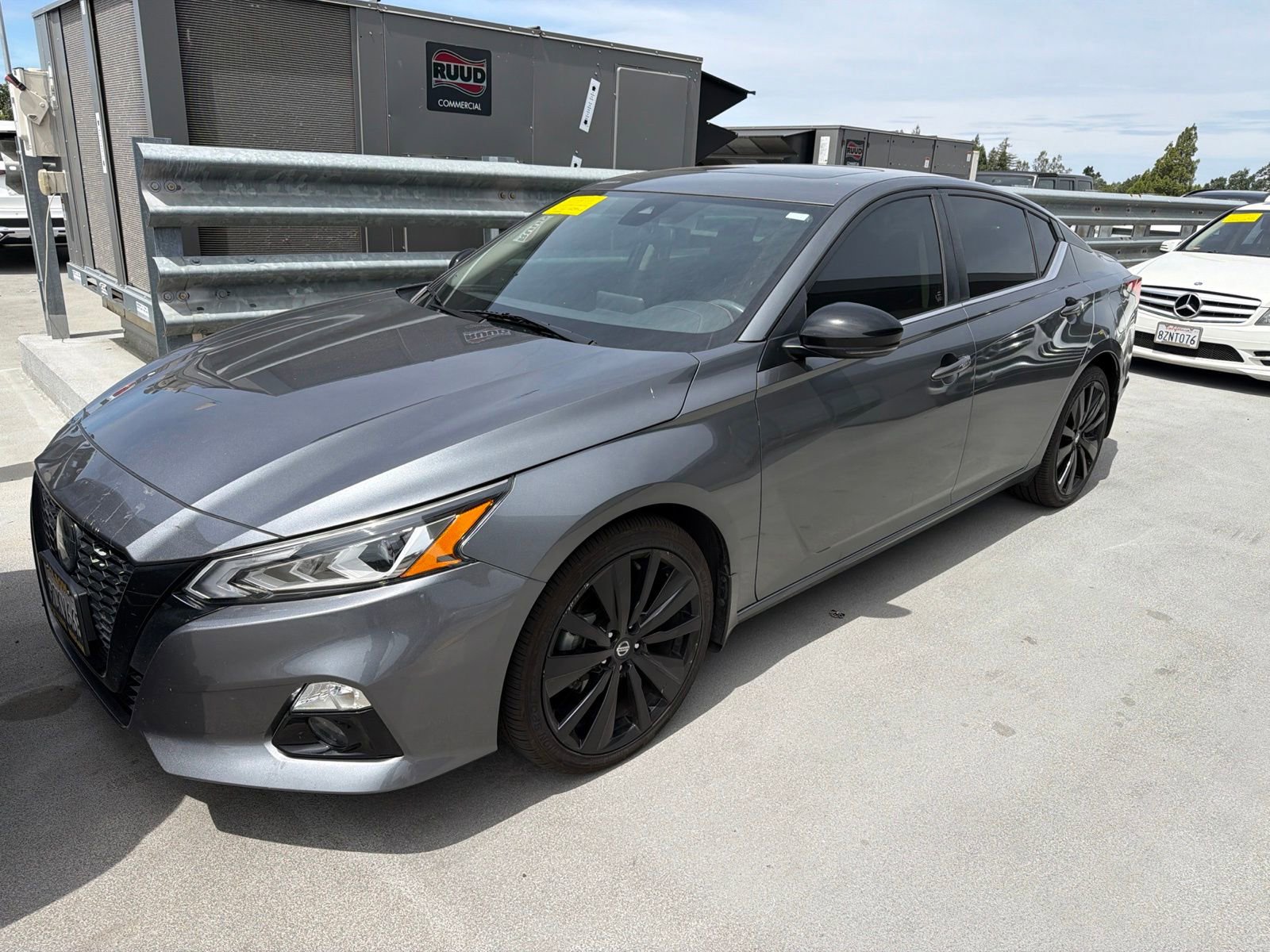 Used 2022 Nissan Altima 2.5 SR w/ Midnight Edition Package FWD image 2