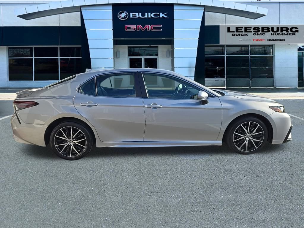 Used 2024 Toyota Camry SE w/ Cold Weather Package image 8