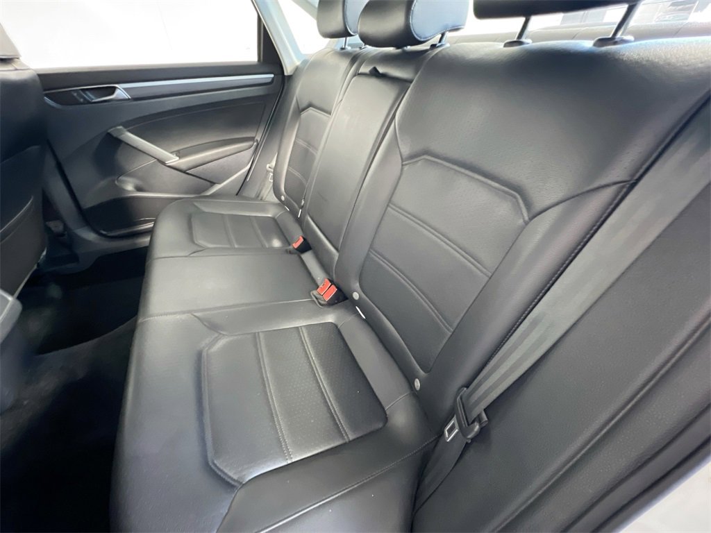Used 2017 Volkswagen Passat 1.8T R-Line image 22