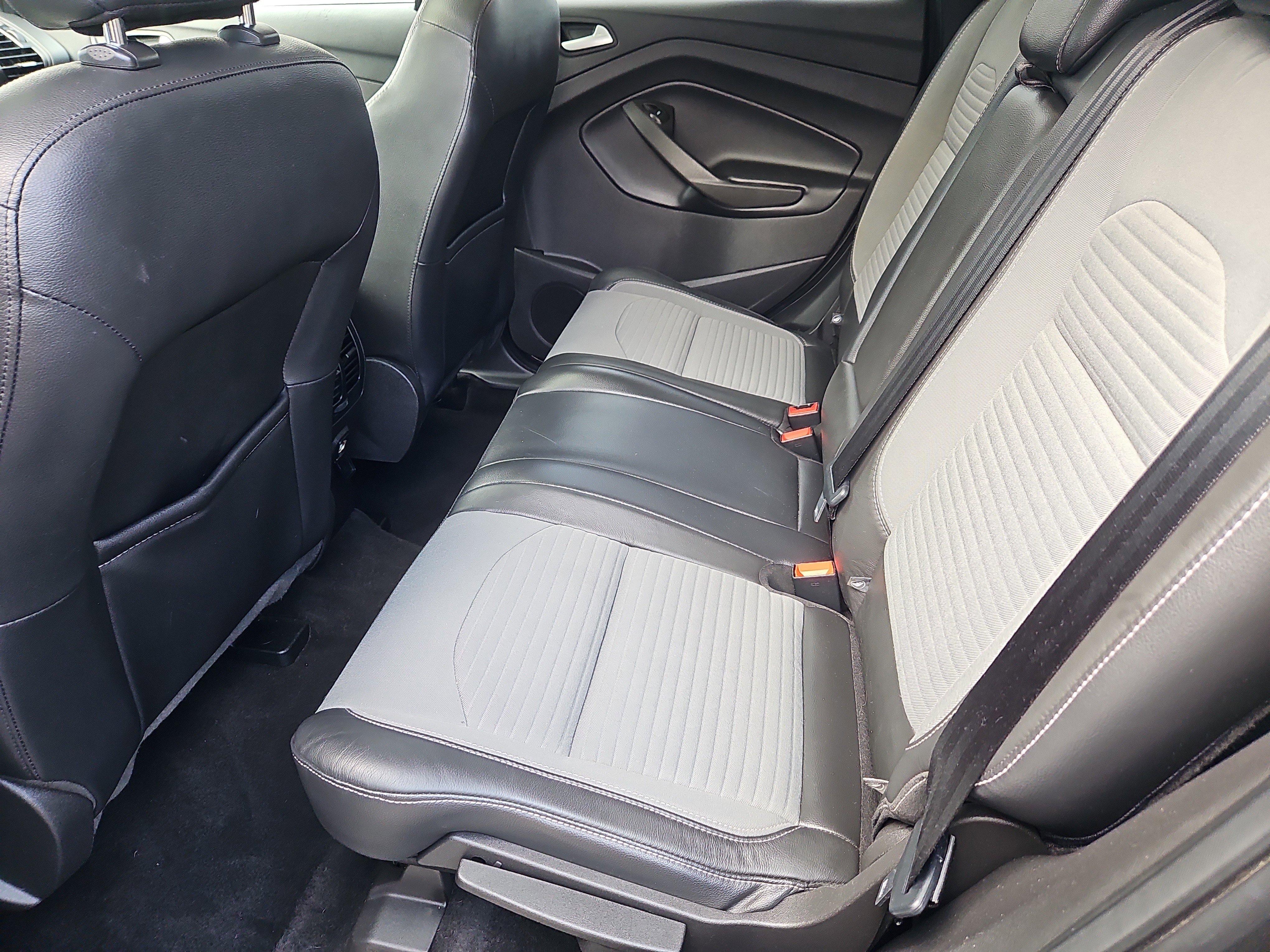 Used 2018 Ford Escape SE w/ SE Sport Appearance Package image 27