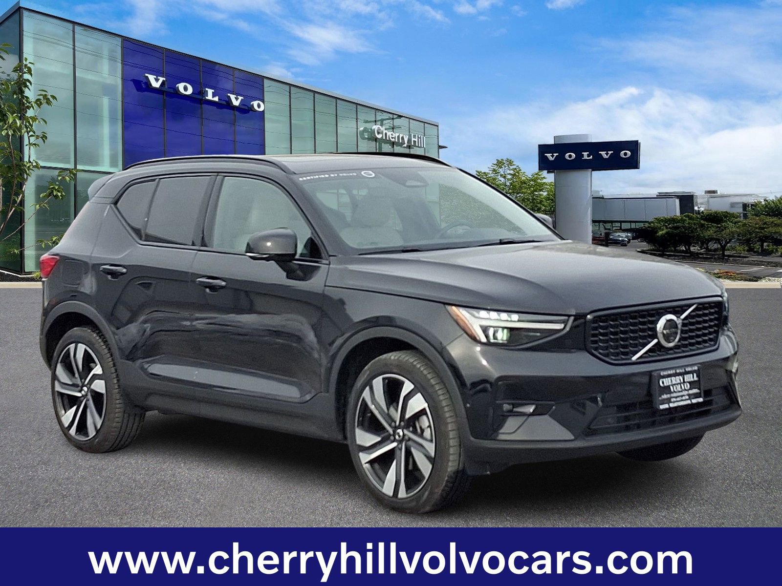 Certified 2025 Volvo XC40 B5 Ultra w/ Climate Package