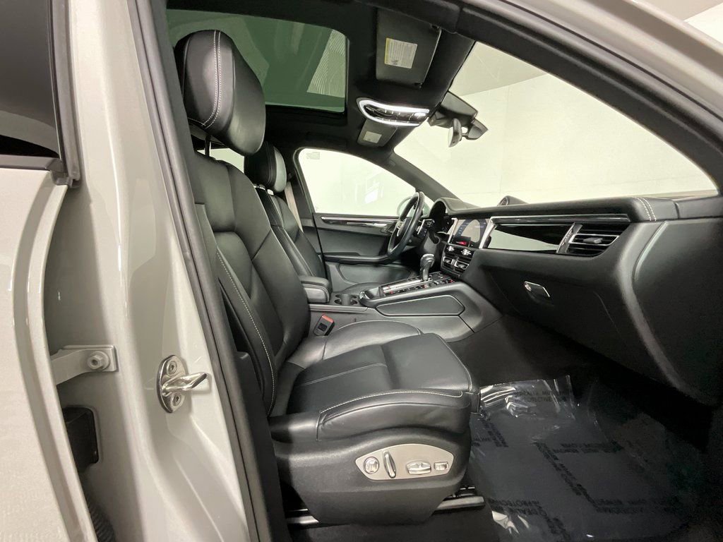 Used 2023 Porsche Macan Turbo image 20