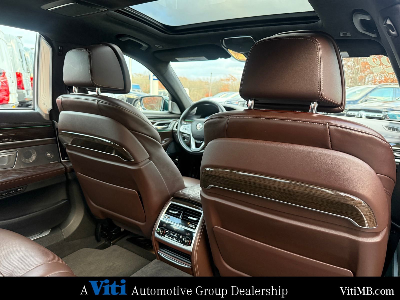 Used 2022 BMW ALPINA B7 xDrive w/ Luxury Rear Seating Package image 26