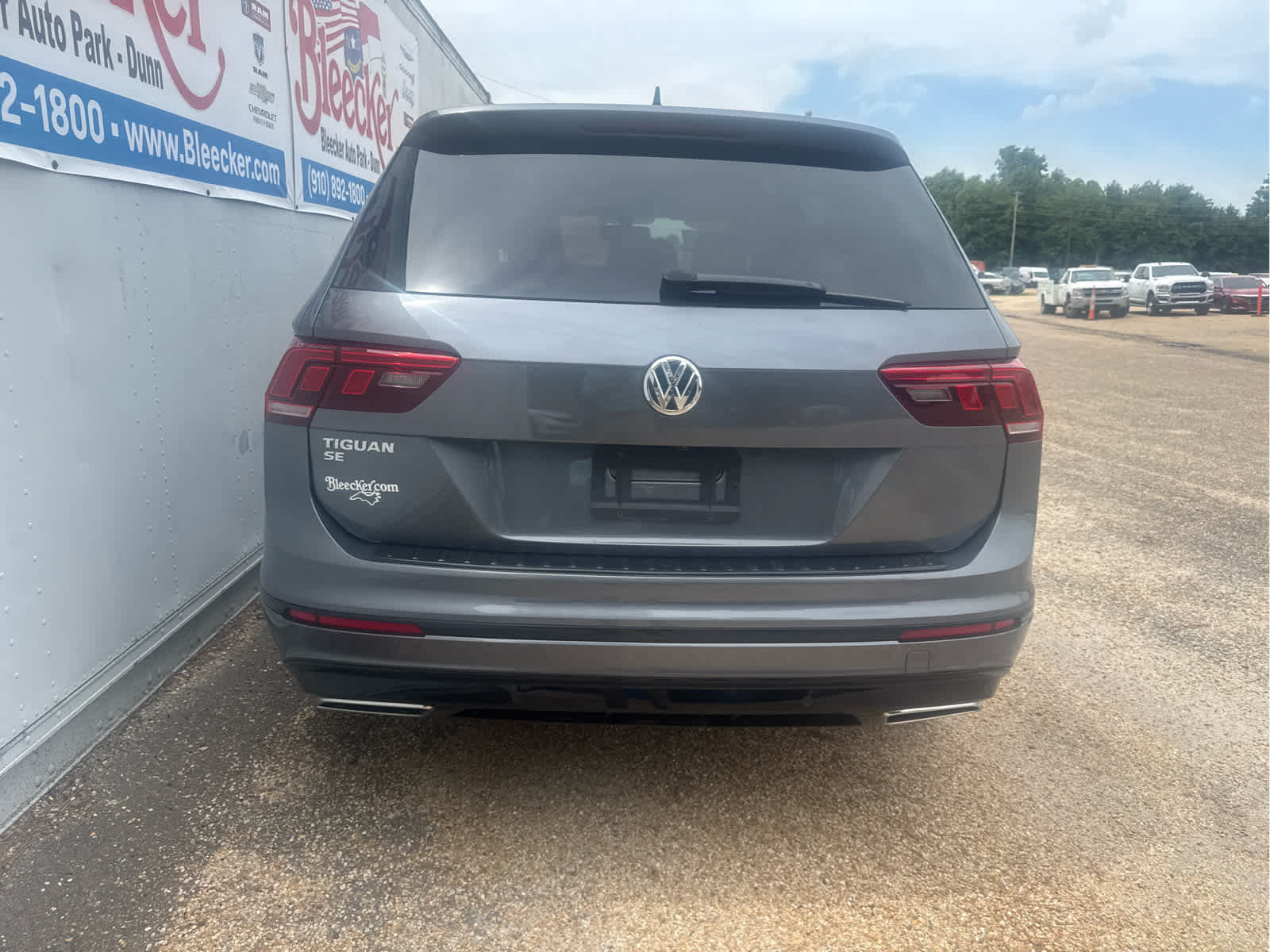 Used 2020 Volkswagen Tiguan SE R-Line FWD image 4