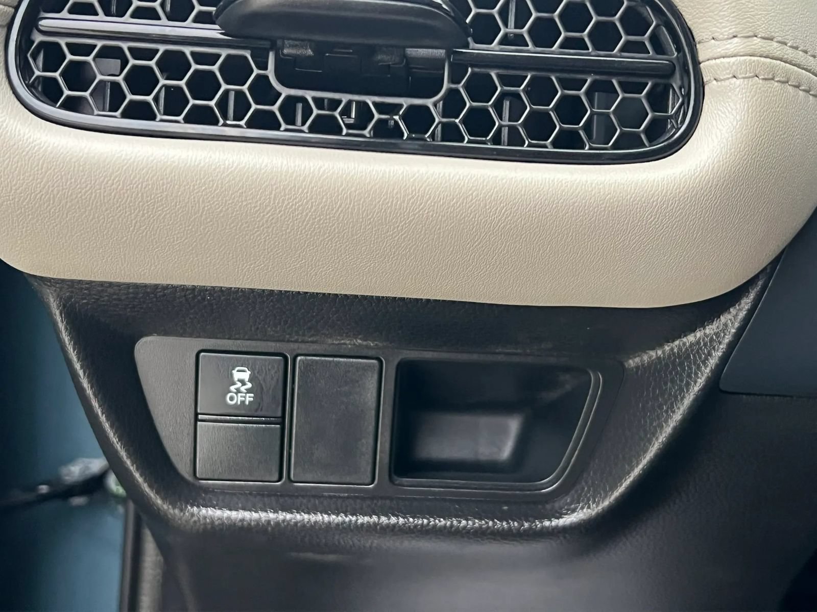 Used 2025 Honda HR-V LX image 27