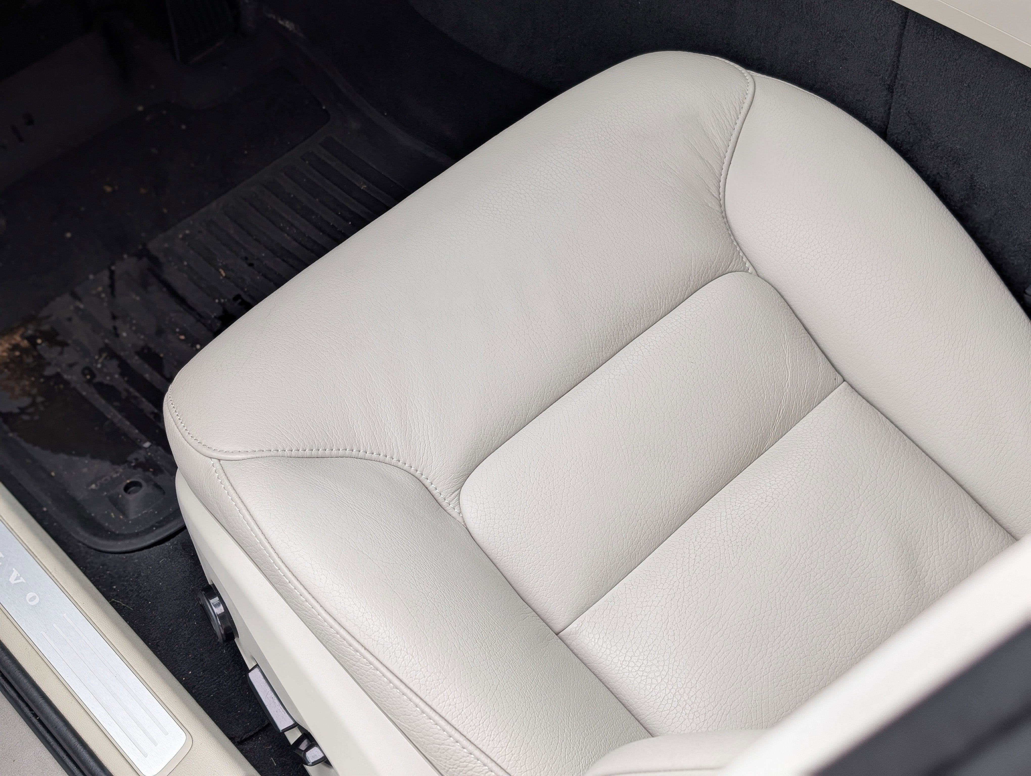 Used 2020 Volvo S60 T6 Momentum image 35