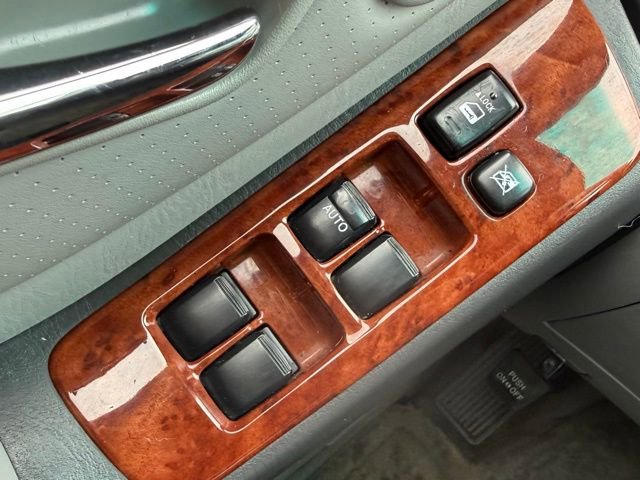 Used 2005 Toyota Highlander 4WD V6 w/ 3rd Row image 18