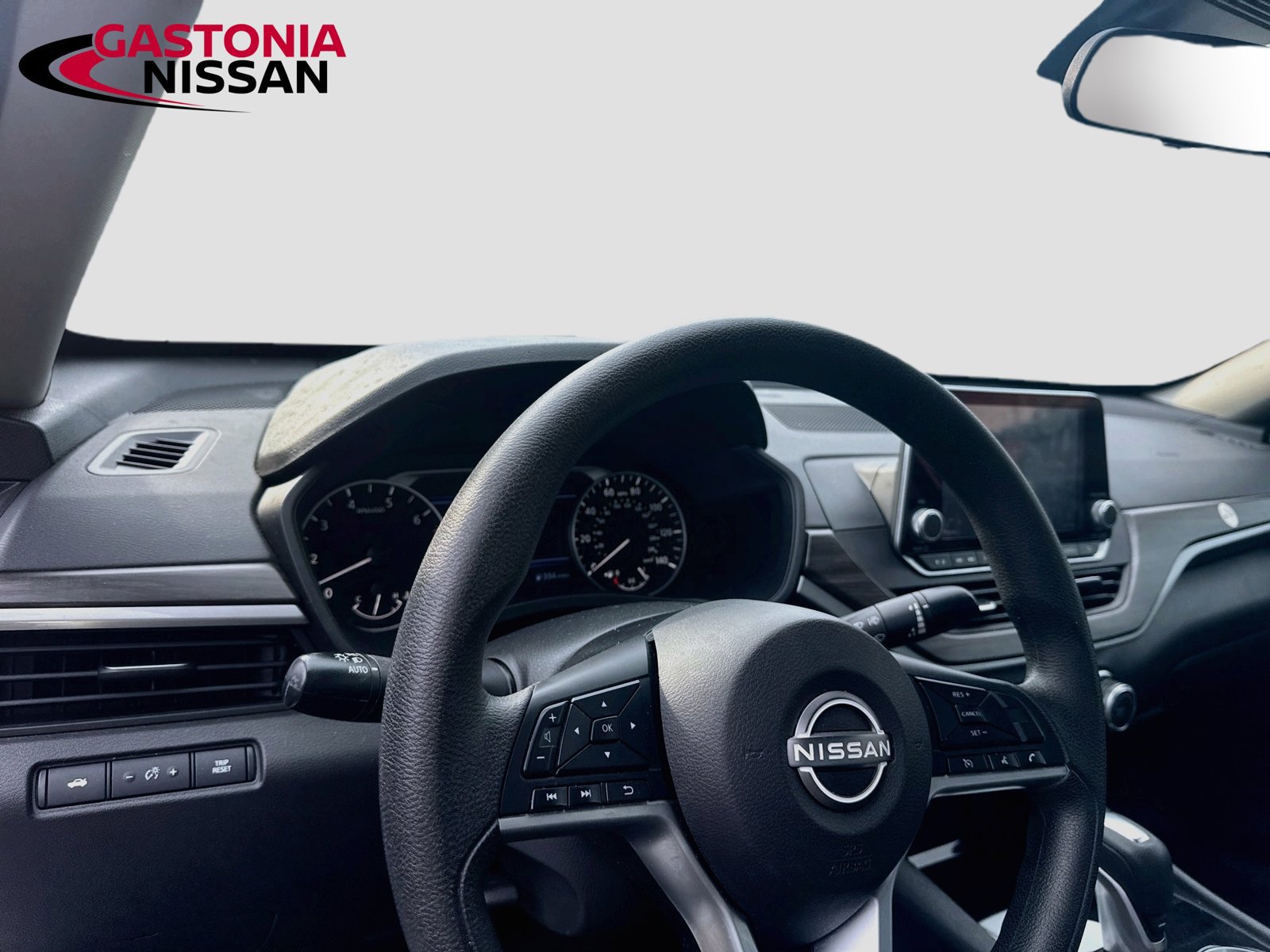 Used 2024 Nissan Altima 2.5 SV FWD image 11
