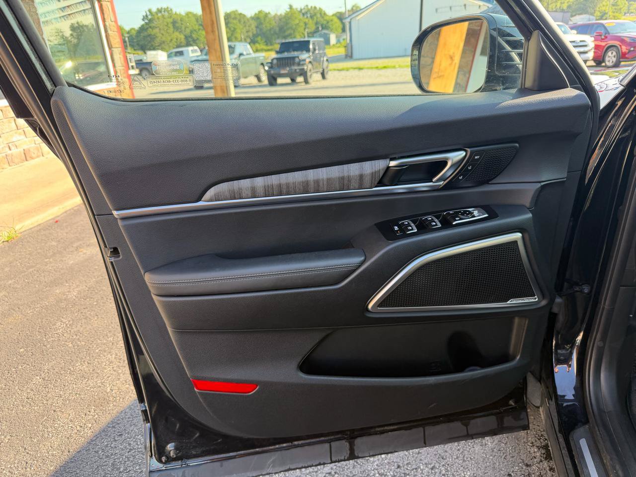 Used 2024 Kia Telluride SX Prestige w/ Towing Package AWD/4WD image 13