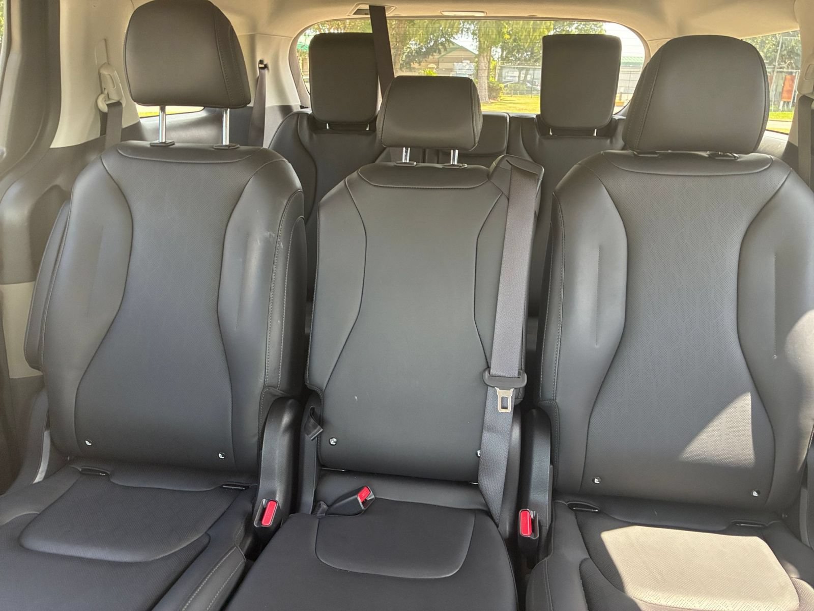 Used 2026 Kia Carnival FWD image 36