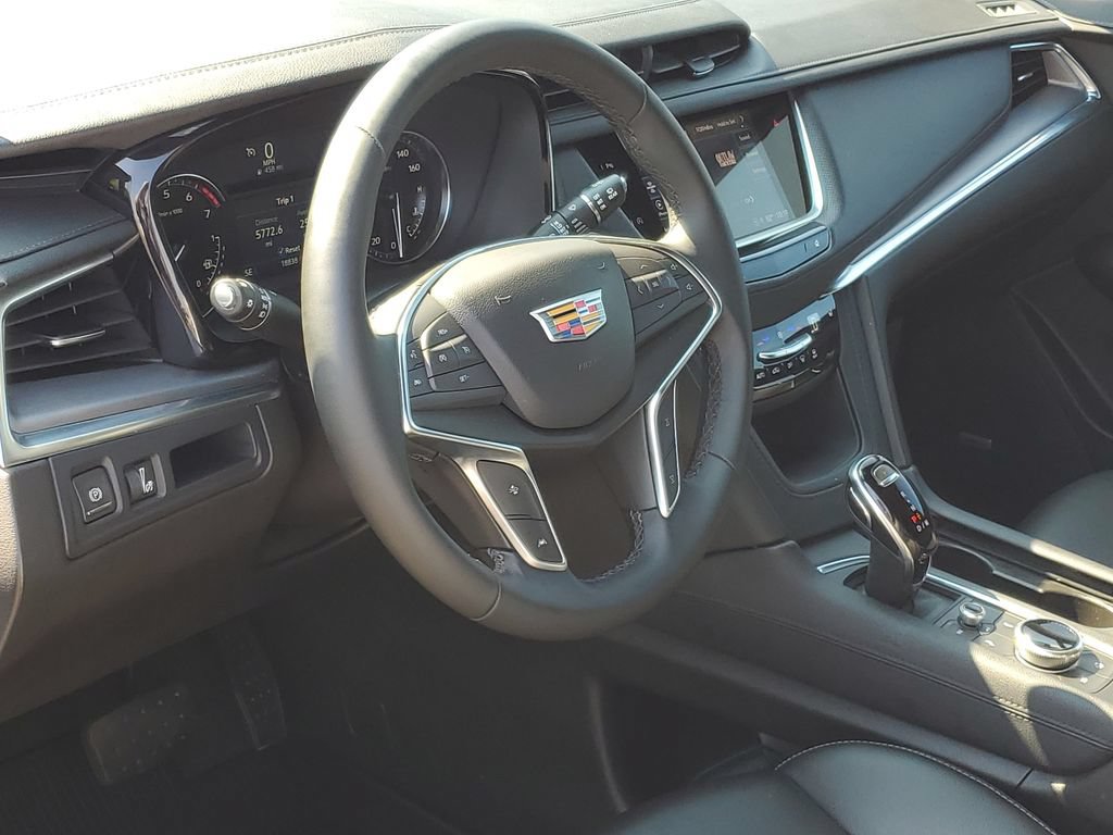 Used 2025 Cadillac XT5 Luxury w/ LPO, Floor Liner Package AWD/4WD image 7