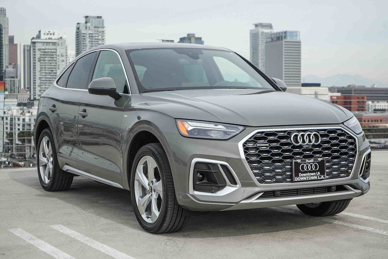 Used 2023 Audi Q5 2.0T Premium w/ Convenience Package image 3