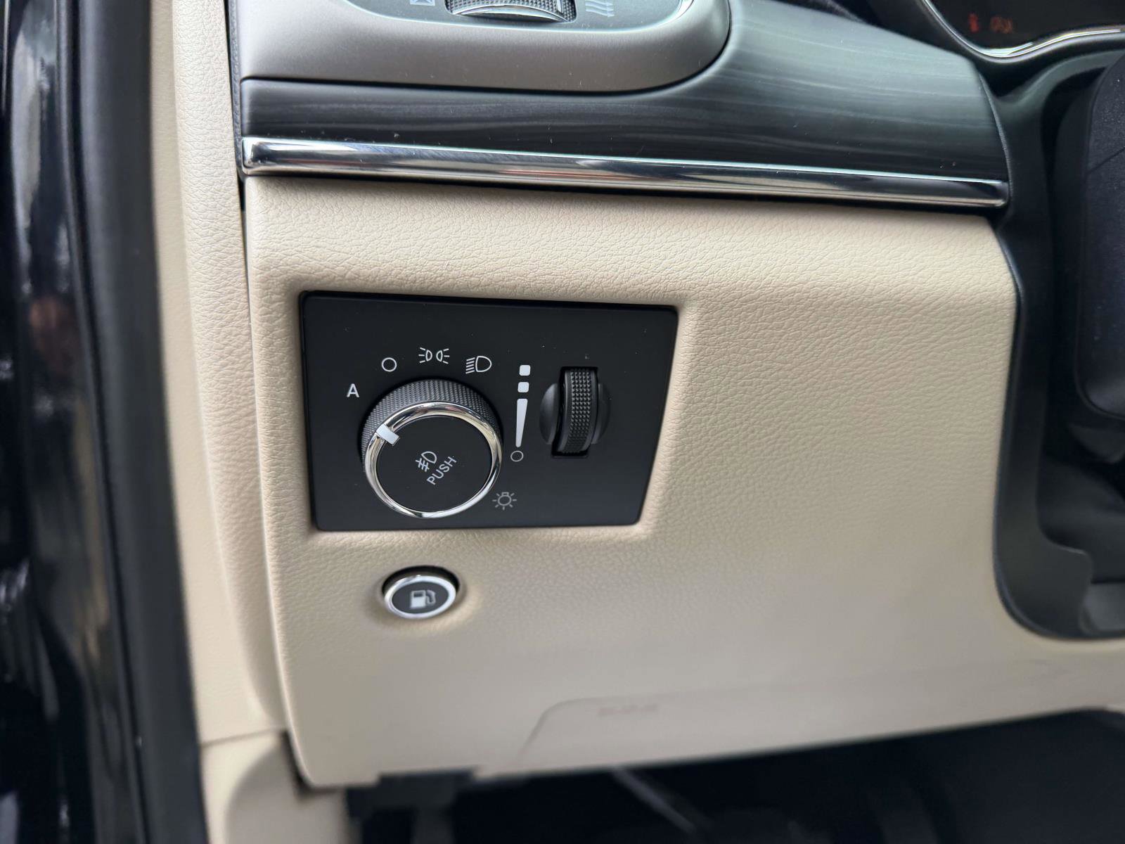Used 2021 Jeep Grand Cherokee Limited AWD/4WD image 15