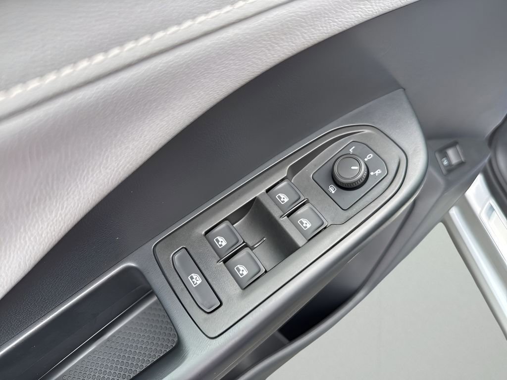 Used 2024 Volkswagen Taos SE image 23