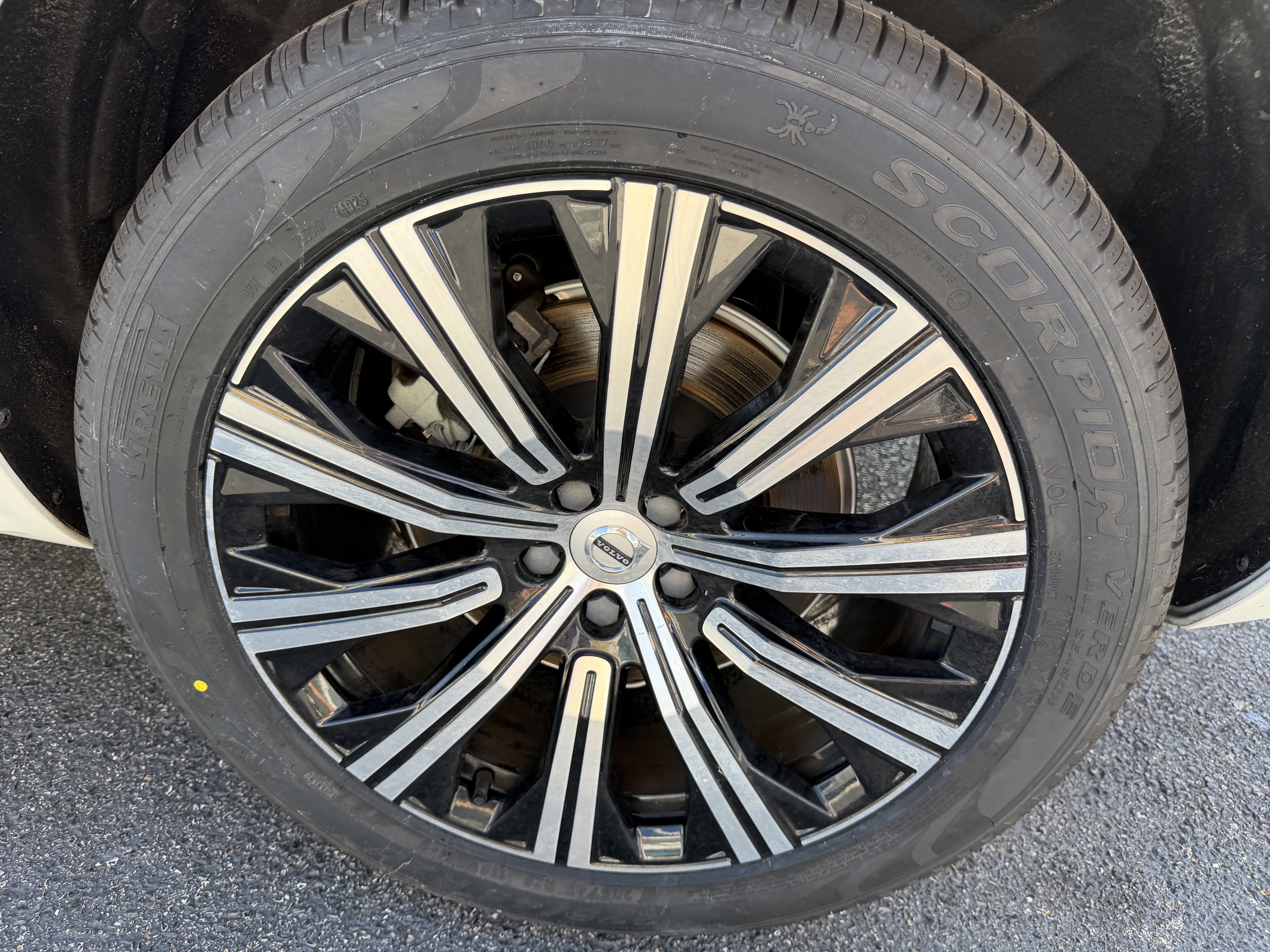 Certified 2023 Volvo XC90 B5 Core w/ Protection Package Premier image 31