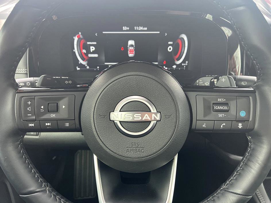 Certified 2024 Nissan Pathfinder Platinum w/ Black Appearance Package image 21