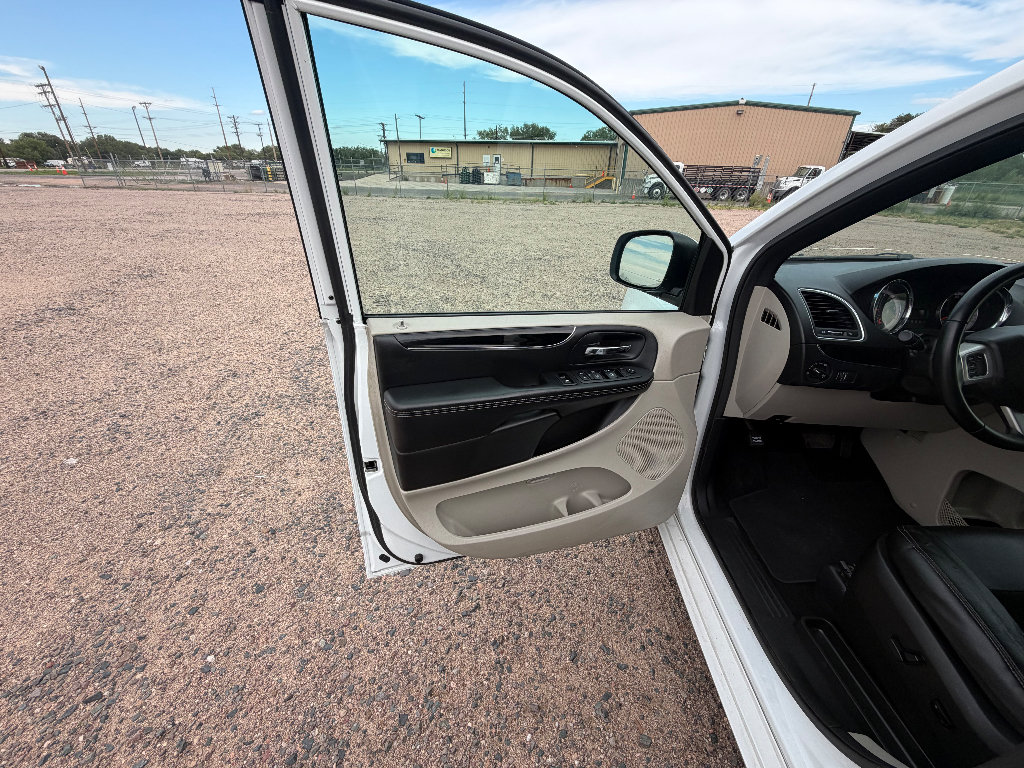 Used 2018 Dodge Grand Caravan SXT FWD image 14