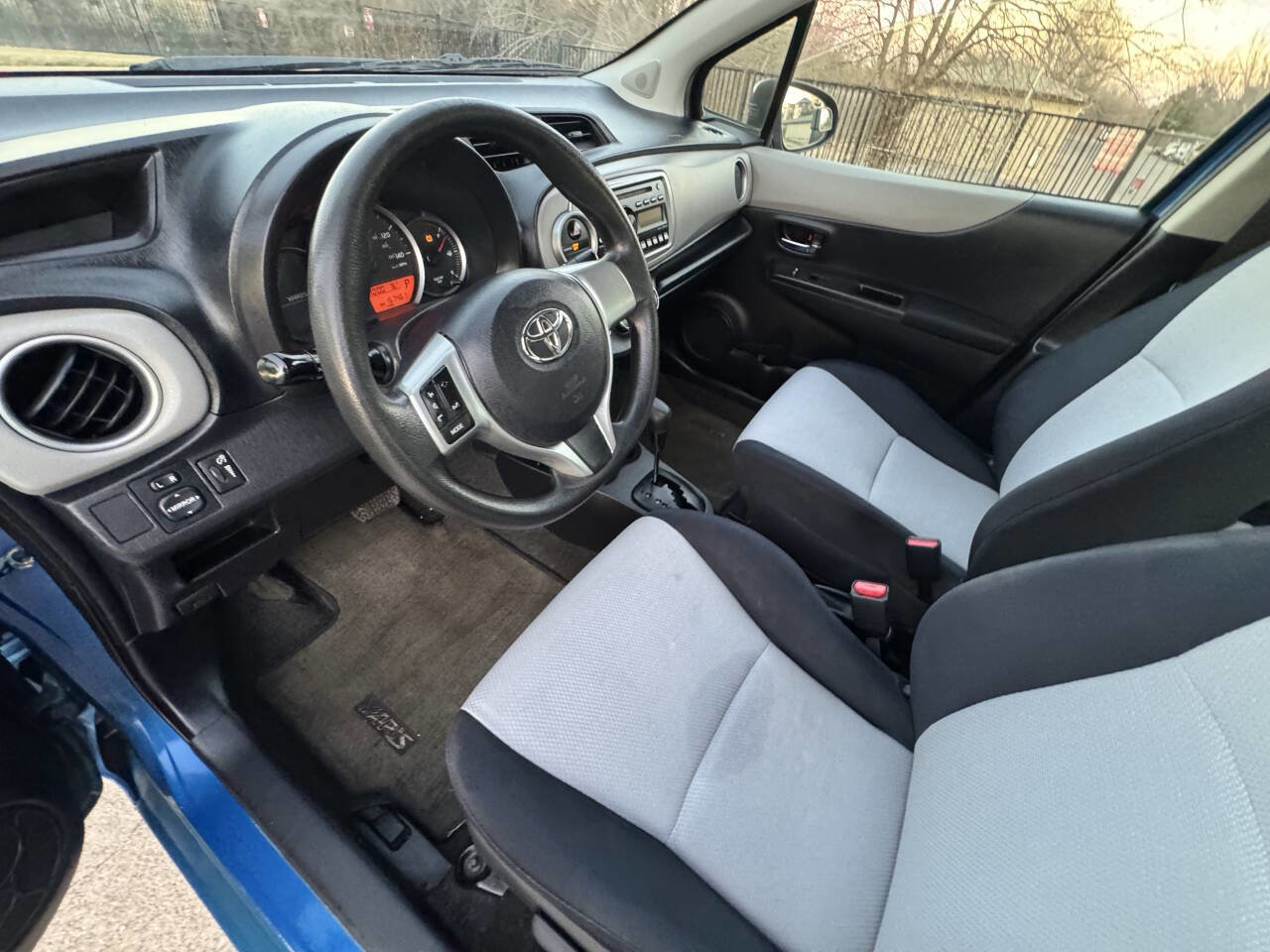 Used 2013 Toyota Yaris LE image 11