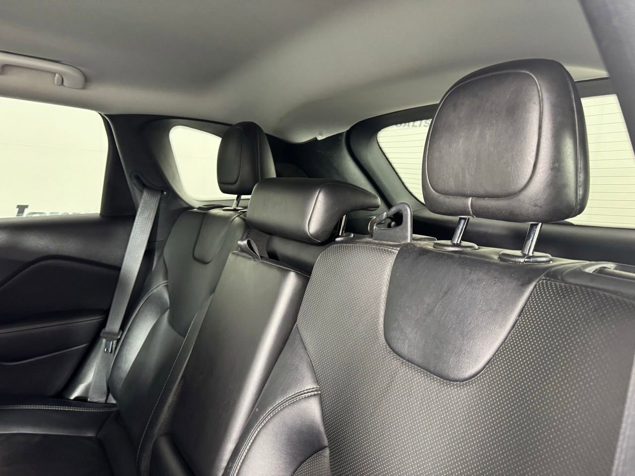 Used 2023 Jeep Cherokee Altitude Lux image 25