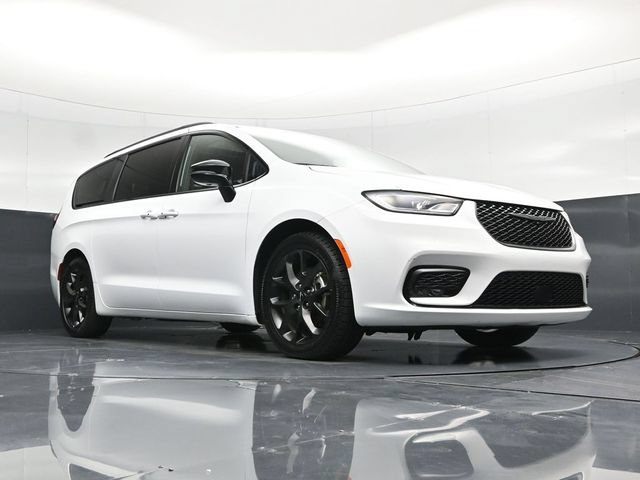 Used 2025 Chrysler Pacifica Limited FWD image 61