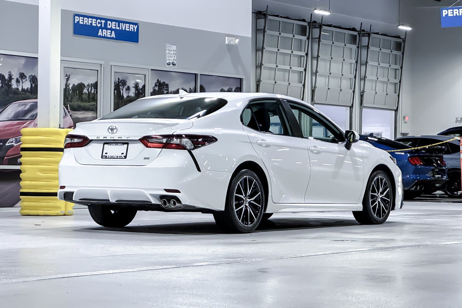 Used 2023 Toyota Camry SE FWD image 9
