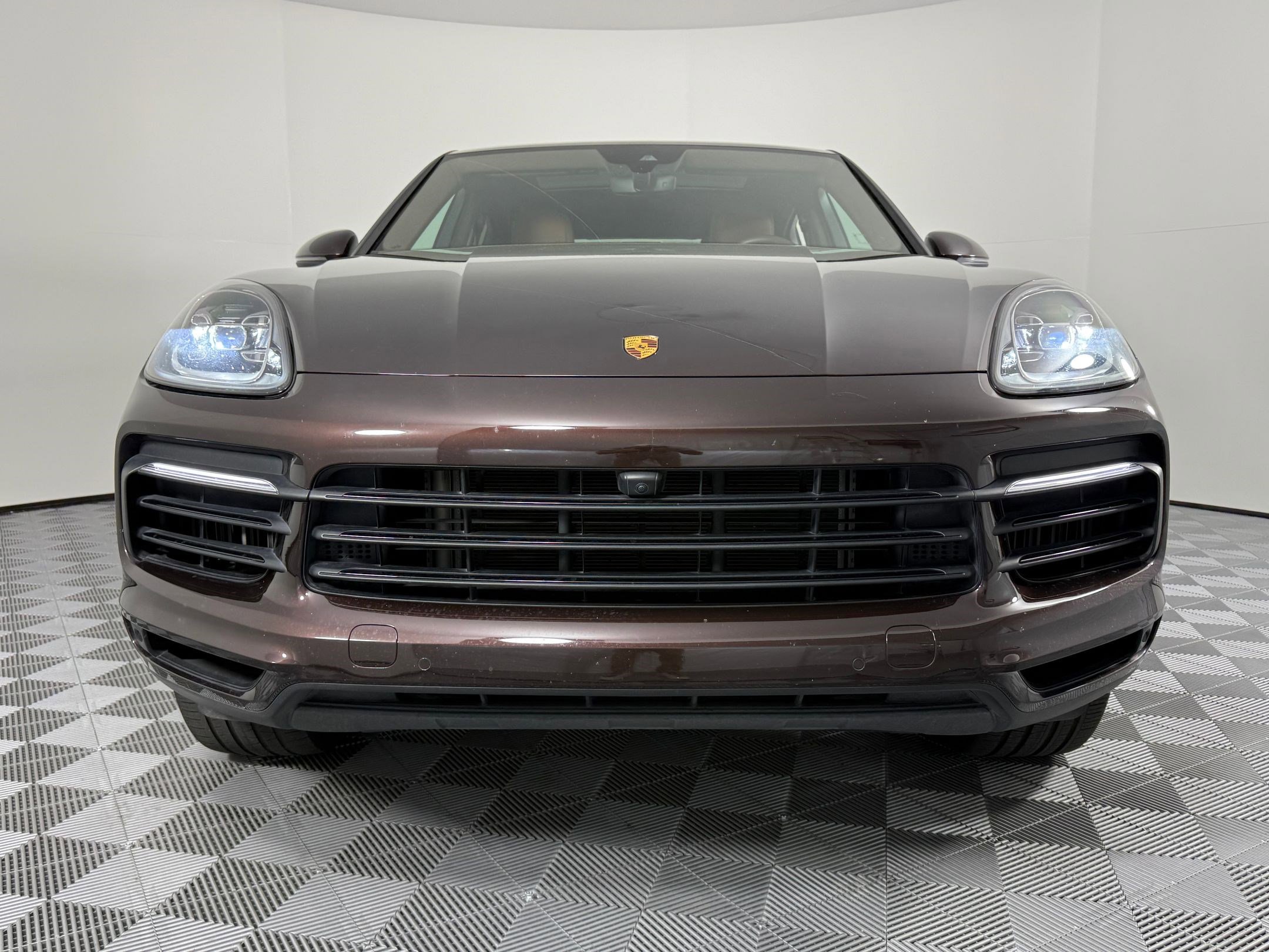 Certified 2023 Porsche Cayenne Platinum Edition image 6