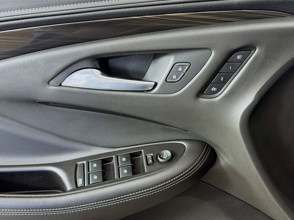 Used 2019 Buick Envision Essence FWD image 30
