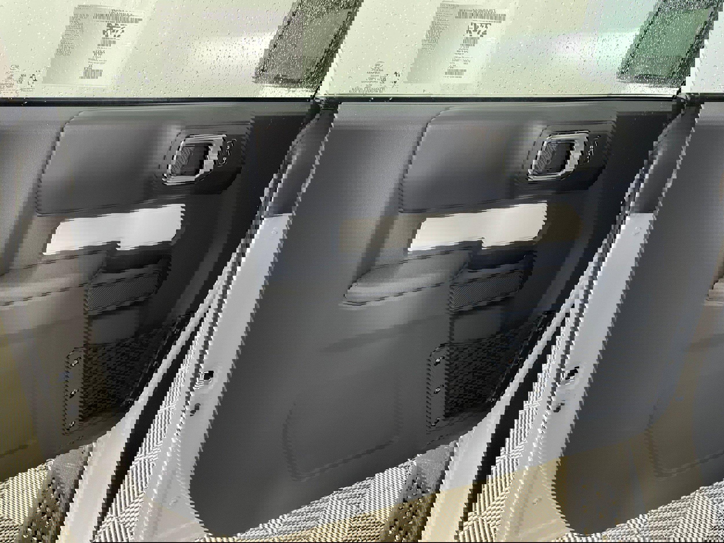 New 2025 Ford Bronco Badlands image 4