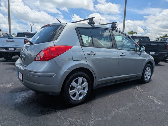 Used 2009 Nissan Versa Hatchback FWD image 4