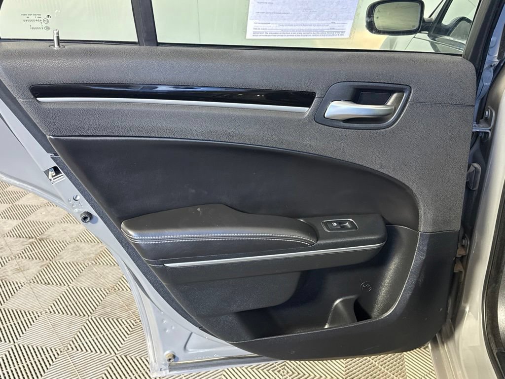 Used 2018 Chrysler 300 S w/ 300S Premium Group AWD/4WD image 40