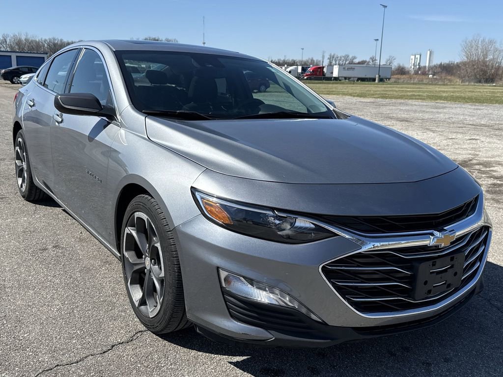 Used 2023 Chevrolet Malibu LT image 2