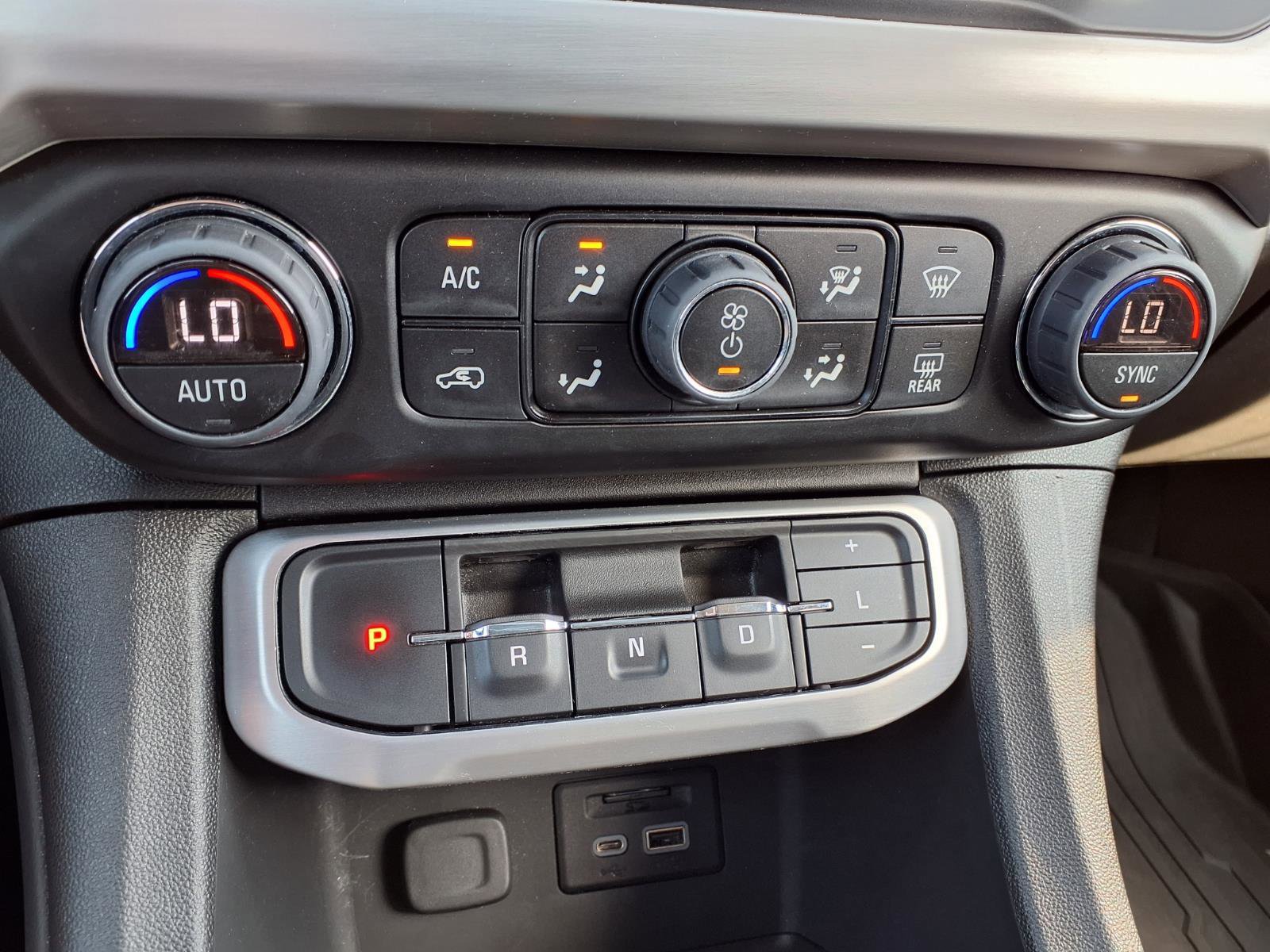 Used 2023 GMC Acadia SLT w/ LPO, Floor Liner Package AWD/4WD image 10