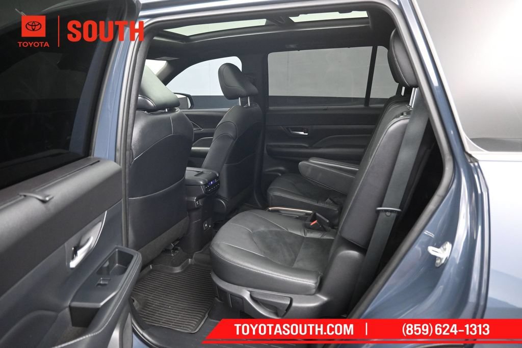 Used 2024 Toyota Grand Highlander AWD Hybrid image 10