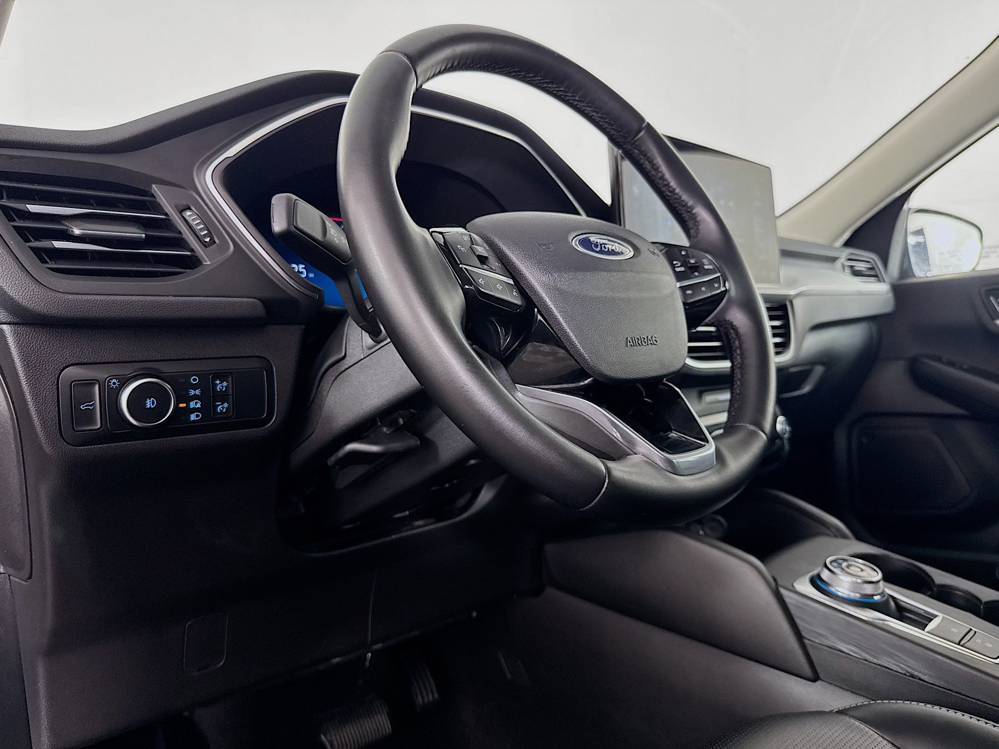 Used 2024 Ford Escape Platinum AWD/4WD image 21