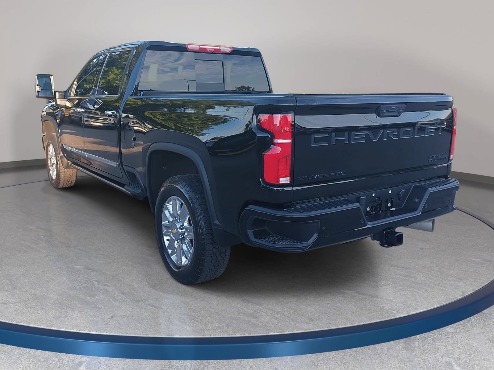 Used 2024 Chevrolet Silverado 2500 High Country w/ Technology Package AWD/4WD image 7