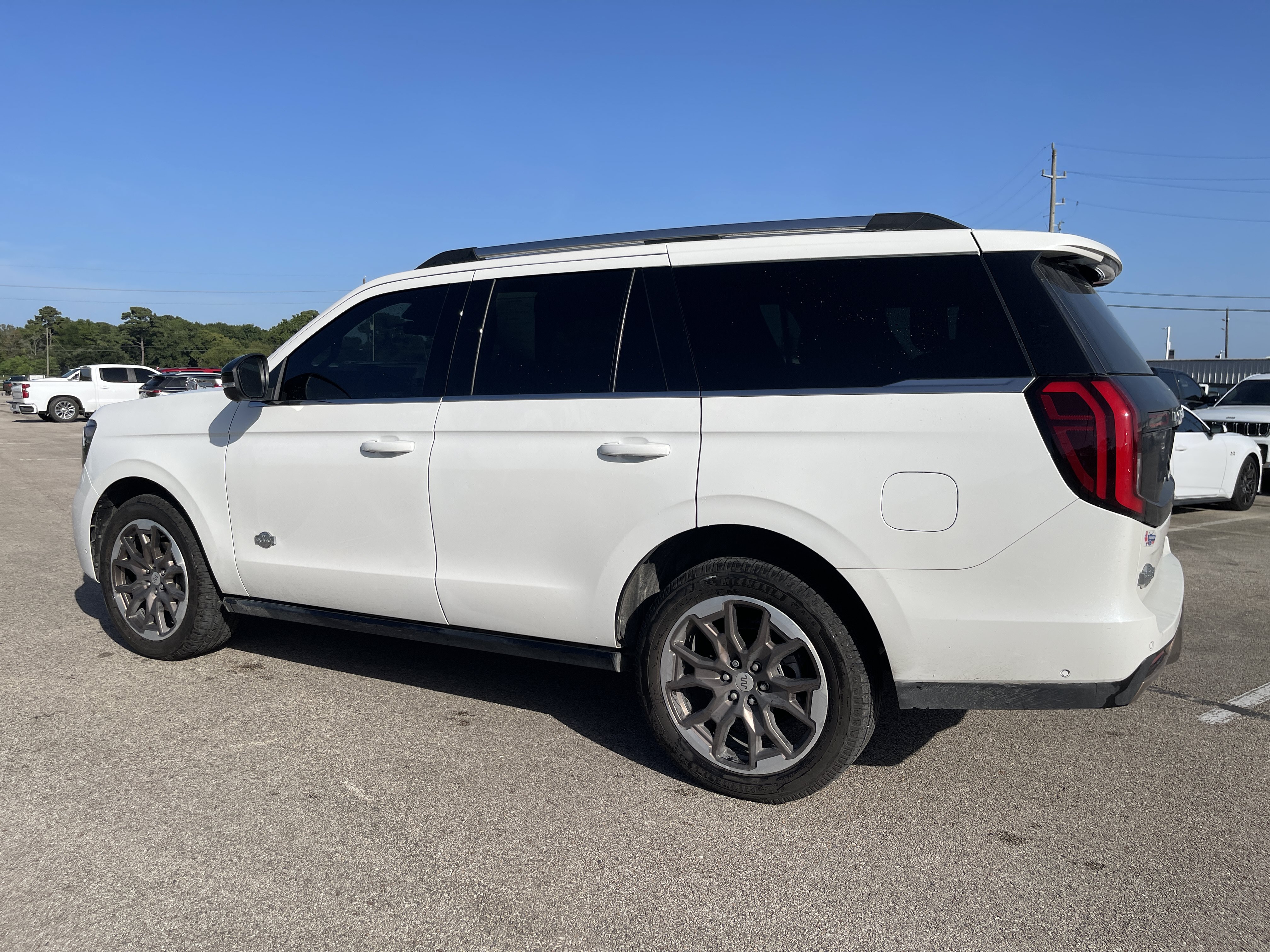 Used 2025 Ford Expedition King Ranch AWD/4WD image 3