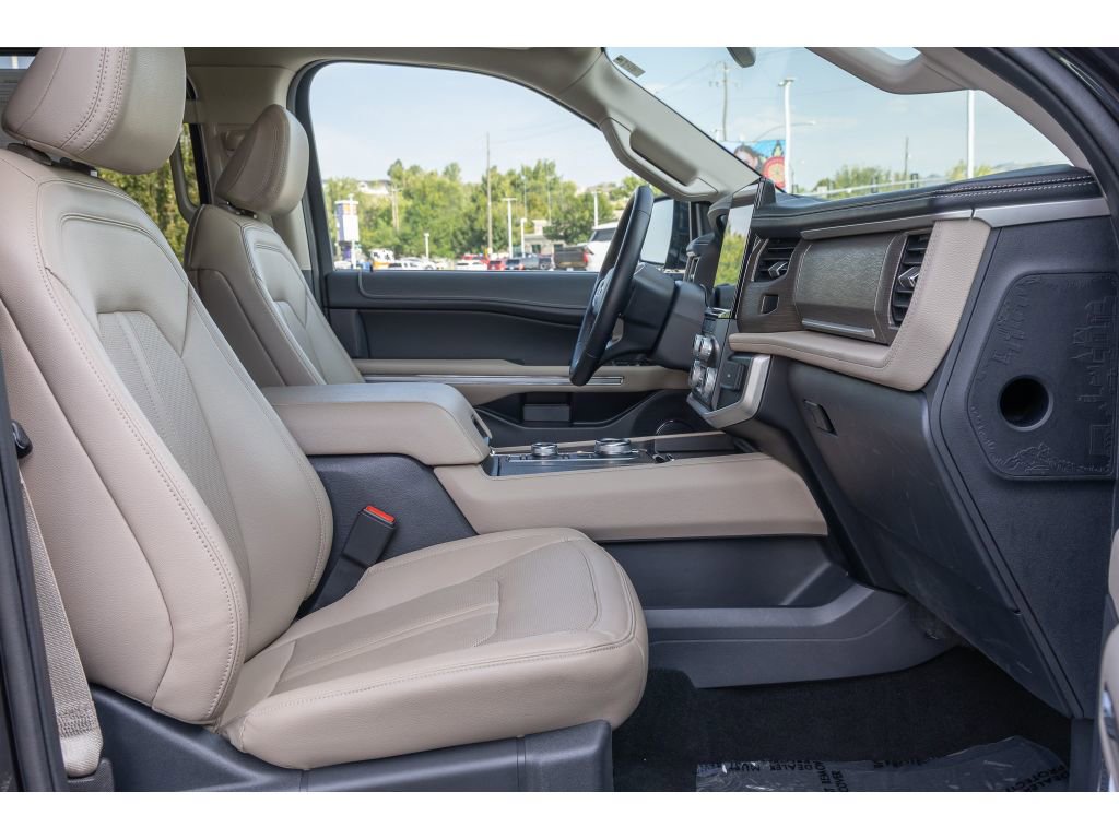 Used 2024 Ford Expedition Limited image 11