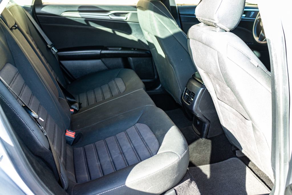 Used 2020 Ford Fusion SE image 23