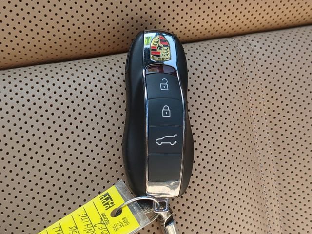 Used 2019 Porsche Macan AWD/4WD image 29