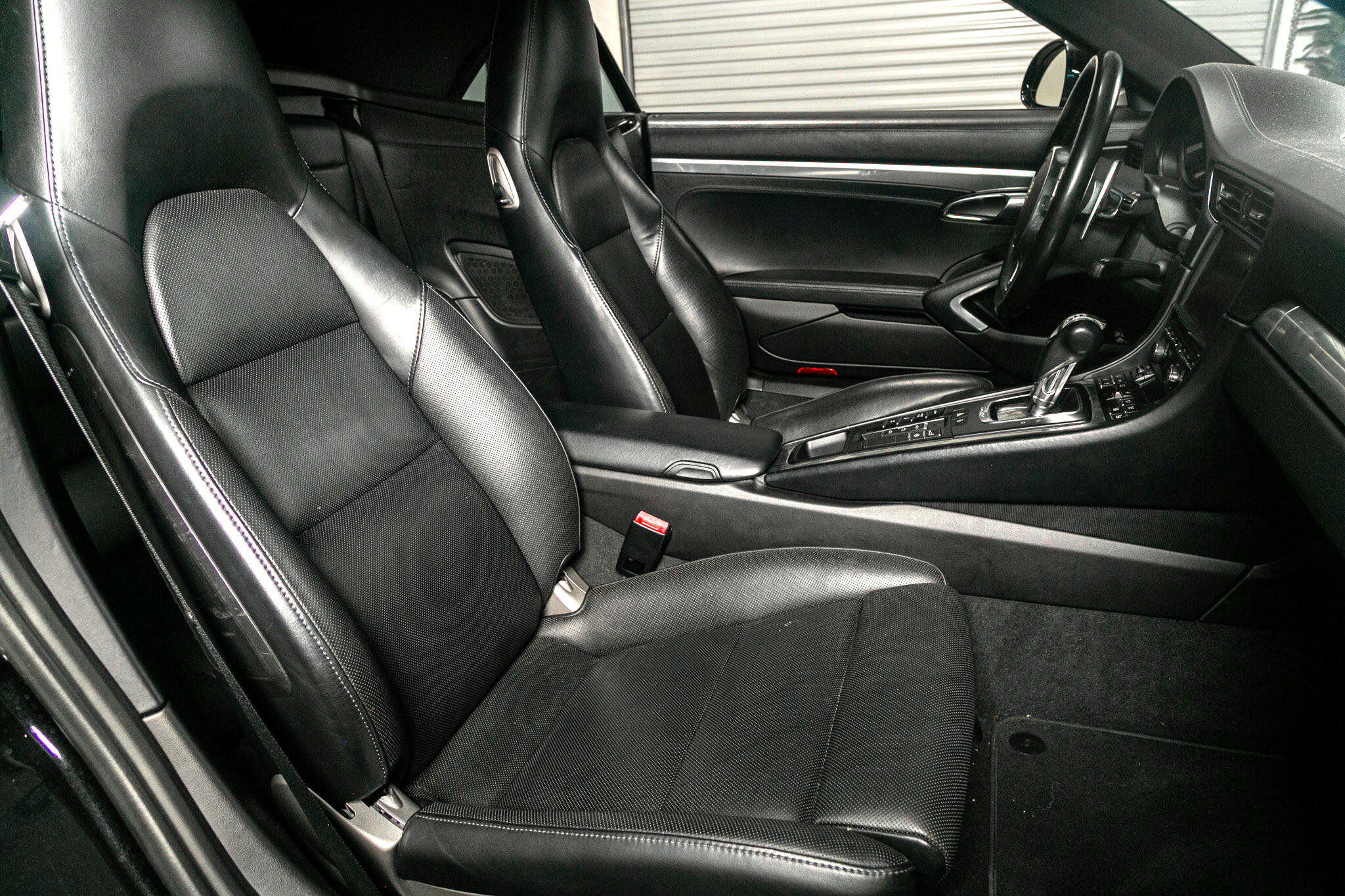 Used 2015 Porsche 911 Turbo image 21